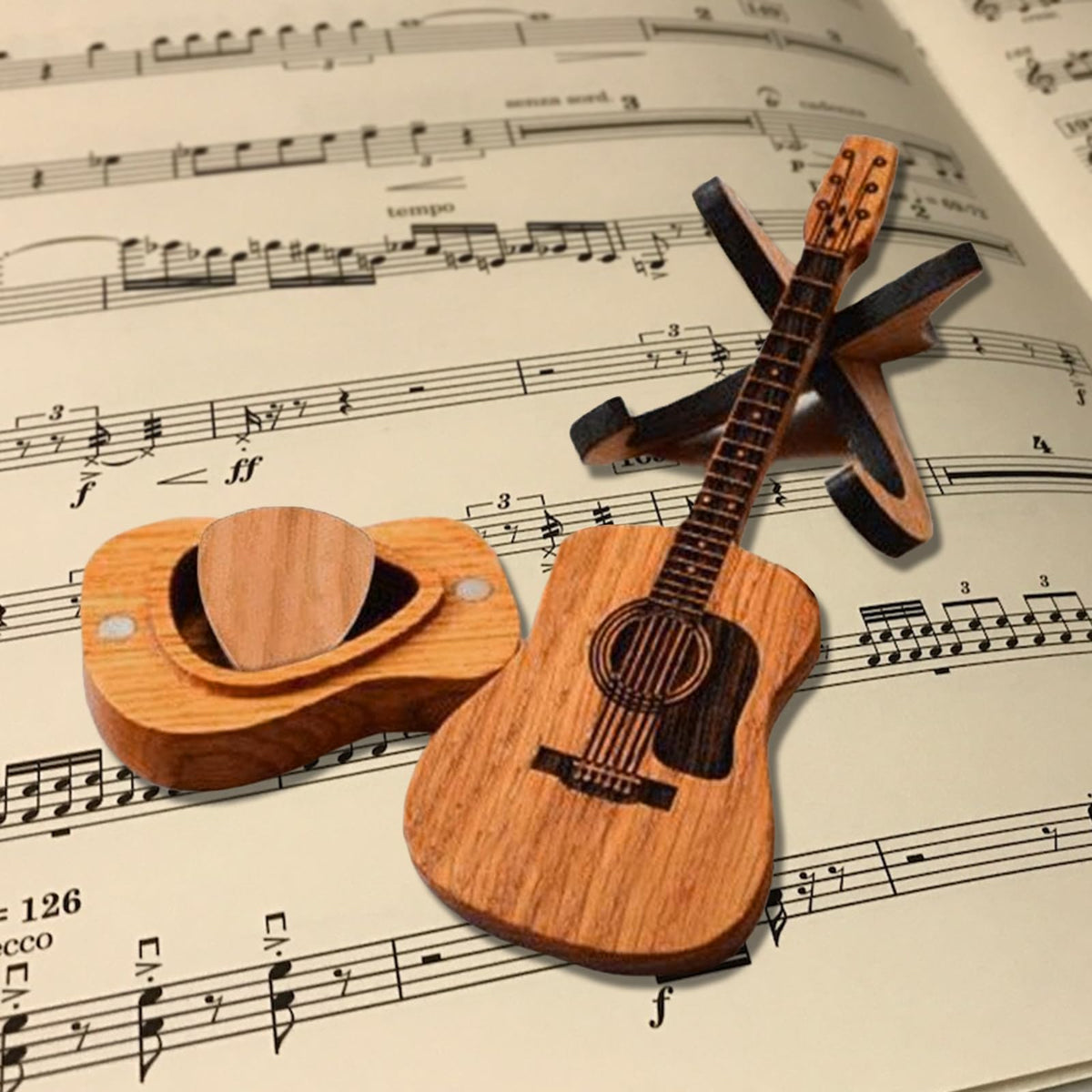 Wooden Guitar Pick Box with 6 Pcs Guitar Picks C97990